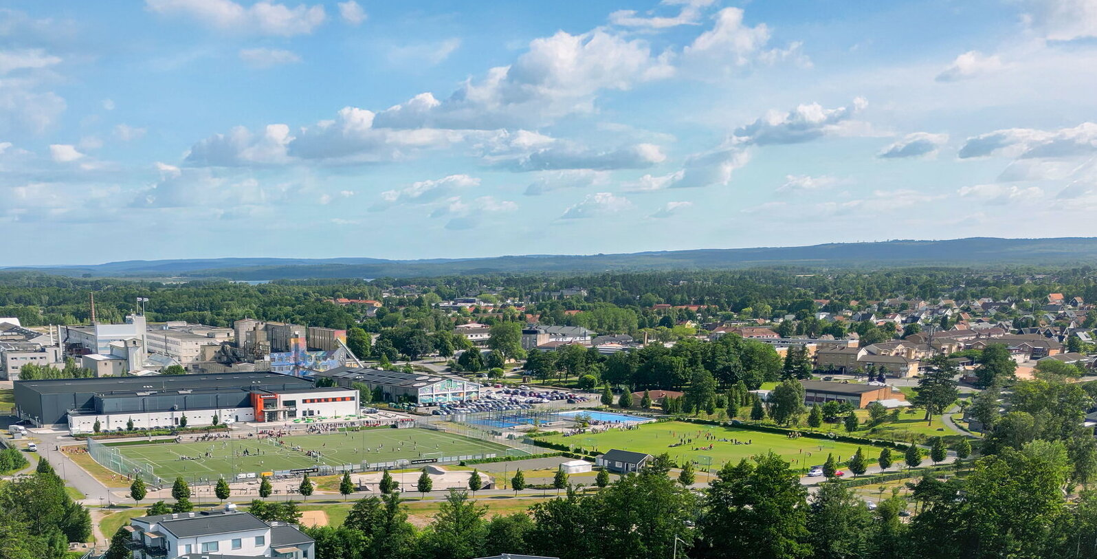 Bilden visar två fotbollsplaner vid Bromölla Fritidscenter där Ifö geberit Cup delvis spelades i juni 2024.